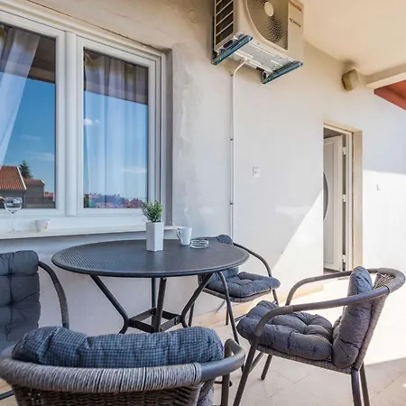 Spacious Zadar Apartments Near Beach * 扎达尔