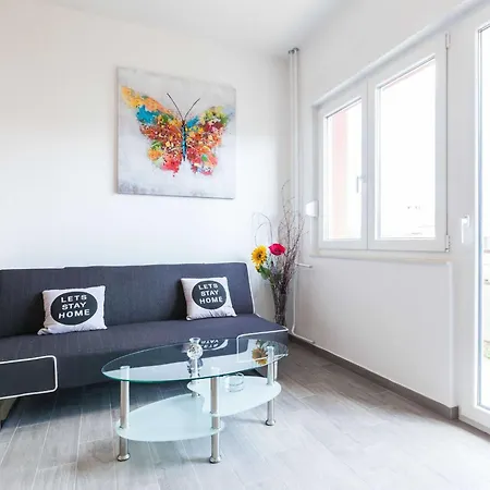Spacious Zadar Apartments Near Beach 公寓