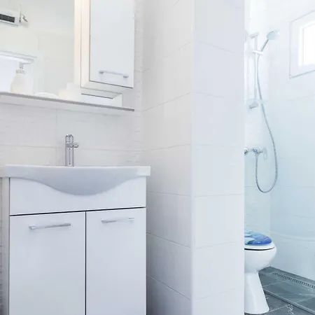 Spacious Zadar Apartments Near Beach 公寓