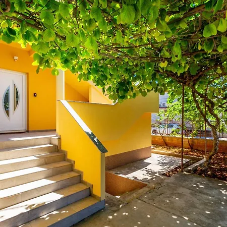 Spacious Zadar Apartments Near Beach 公寓 *