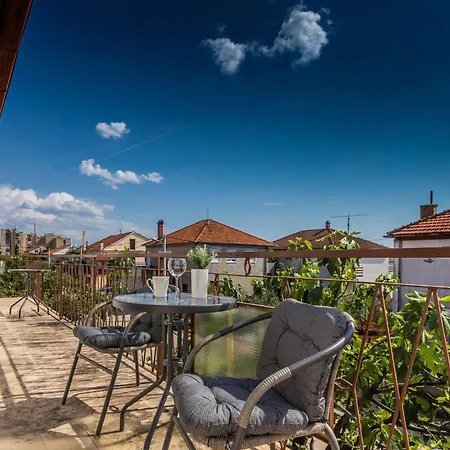 Apartment Spacious Zadar Apartments Near Beach *