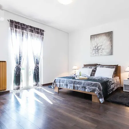 Apartment Spacious Zadar Apartments Near Beach Zadar