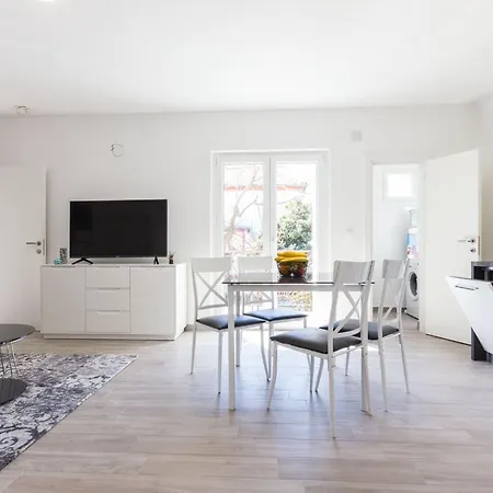 Spacious Zadar Apartments Near Beach