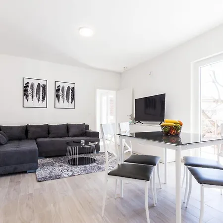 Apartment Spacious Zadar Apartments Near Beach *