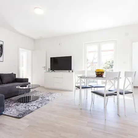 Spacious Zadar Apartments Near Beach Apartment