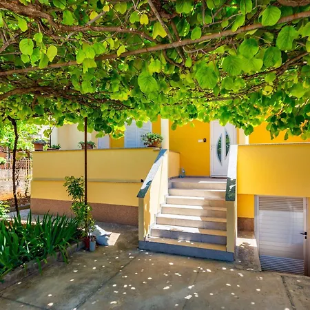 Apartment Spacious Zadar Apartments Near Beach *